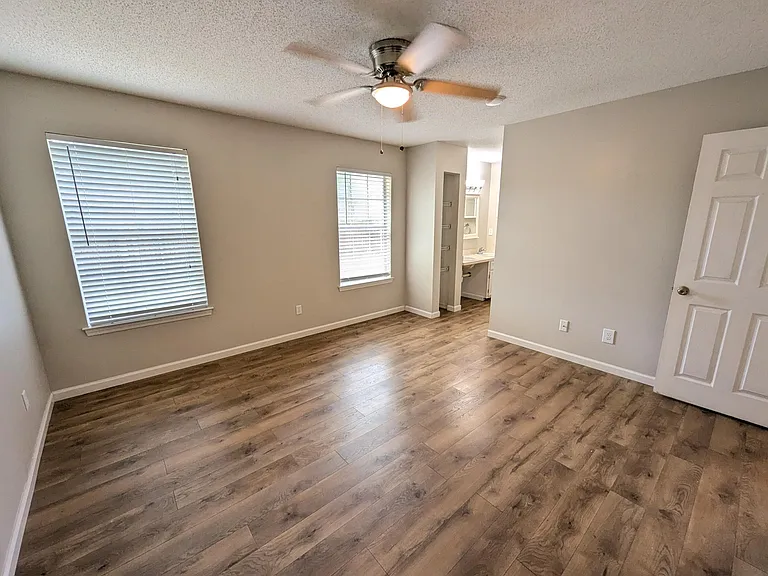 1625 Campbell Dr N — Photo 16