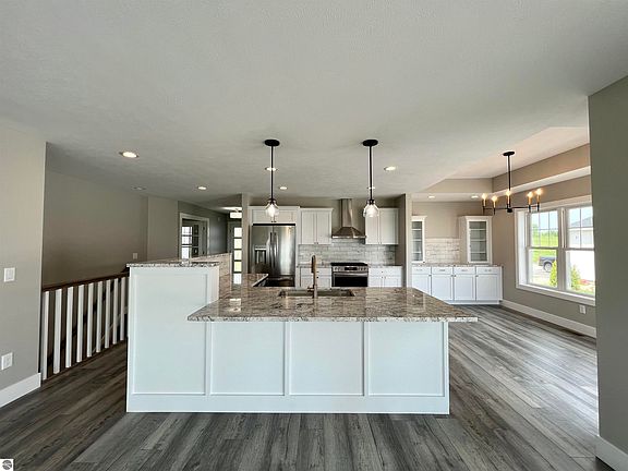 3rd image of 2780 W Crown Dr