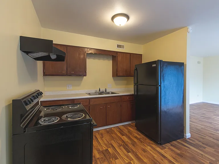215 W Troy Ave #215C — Photo 5