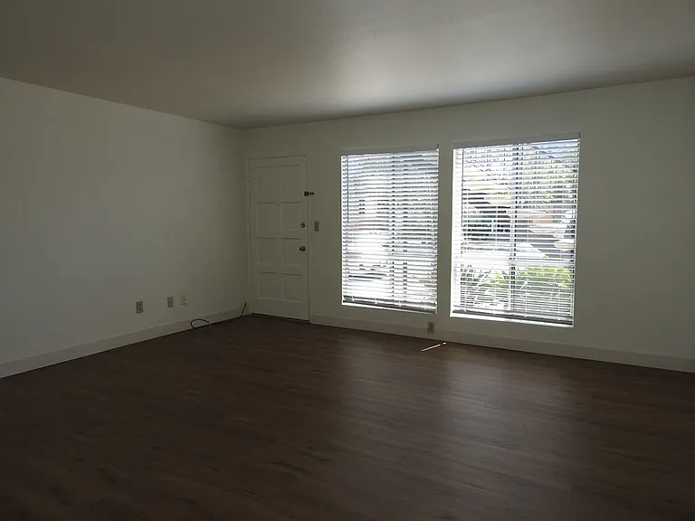 2146 Sunset Cliffs Blvd — Photo 8