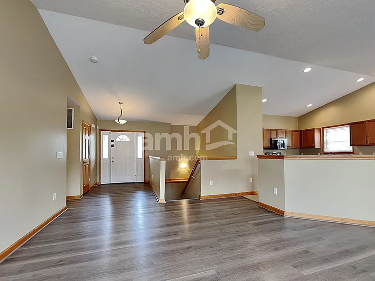 715 Justin Ct — Photo 5