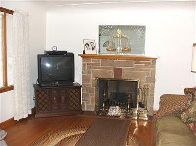 2nd image of 141 Piccadilly St