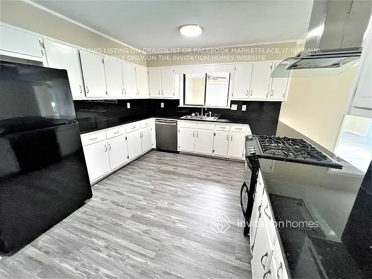 5006 Stoney Point Cir — Photo 9