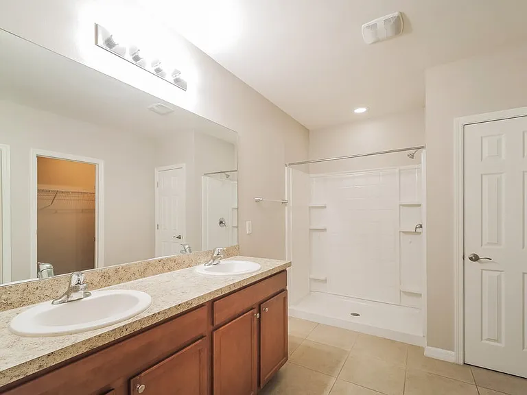 627 SW 27th Ter — Photo 12