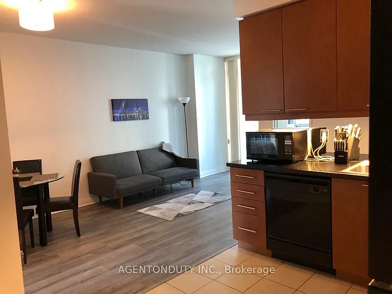 1121 Bay St #701 — Photo 4
