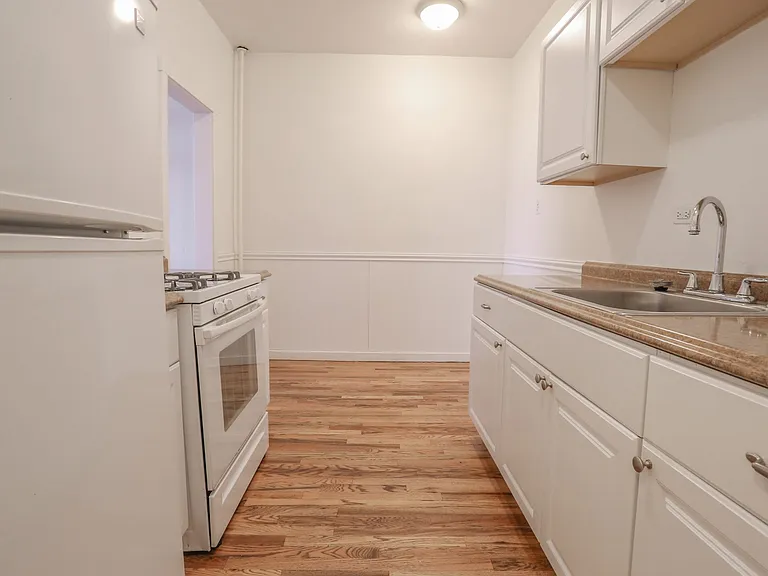 961 N Marion St #4 — Photo 7