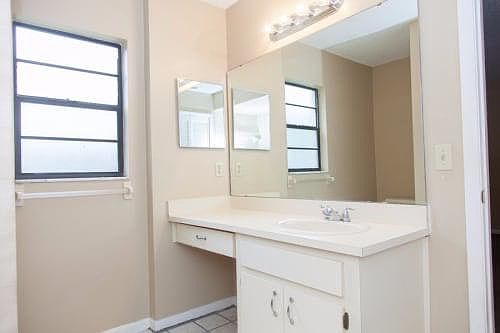 4th image of 5420 Viburnum Cir