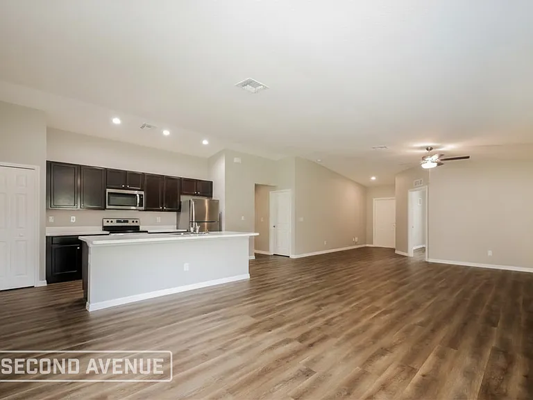 17124 Johns Ave — Photo 4