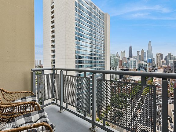 5th image of 720 N Larrabee St APT 1701