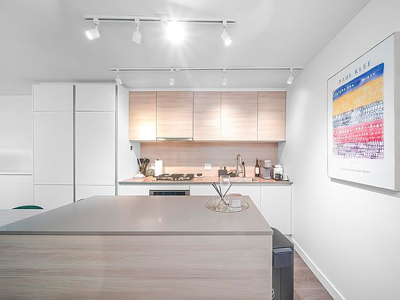 5th image of 988 Quayside Dr #810