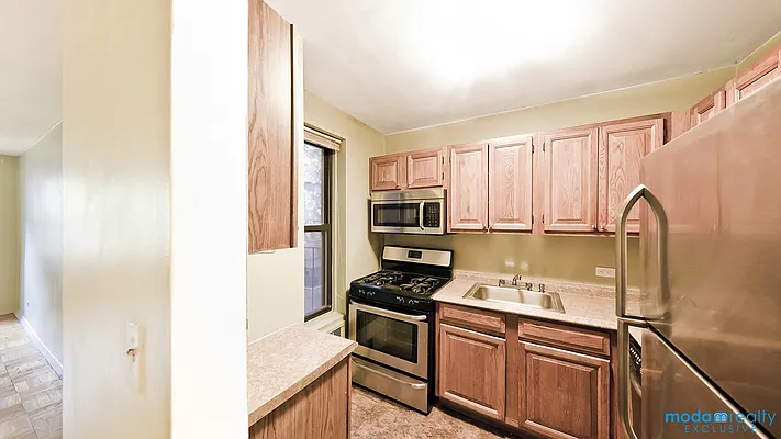 Sold by Moda Realty | media 17