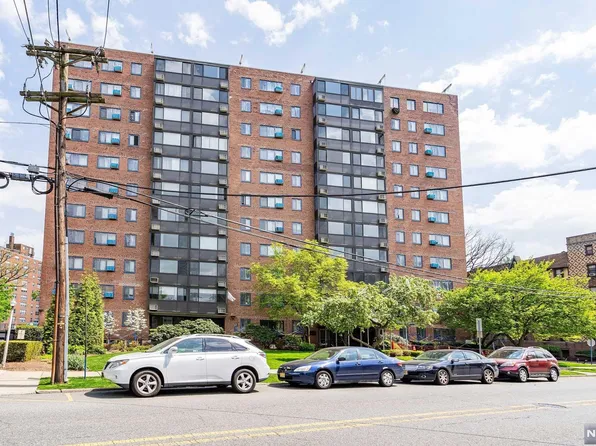 90 Prospect Ave APT 8C, Hackensack, NJ 07601