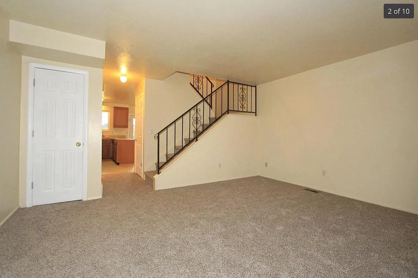 4 bed, 2.5 bath, 1600 sqft, $2,699 — Photo 2