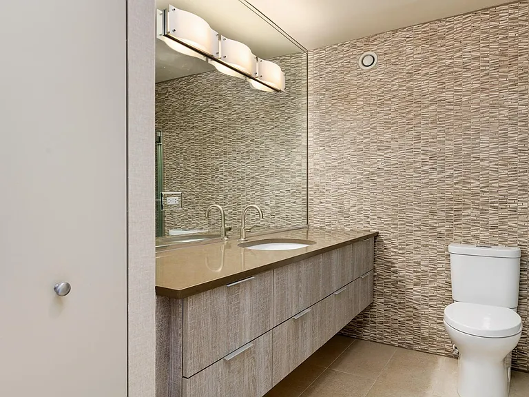 30 E Huron St #3105 — Photo 10