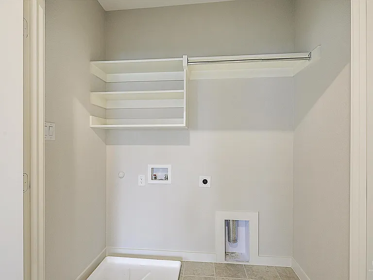 2729 Splendor Dr — Photo 15