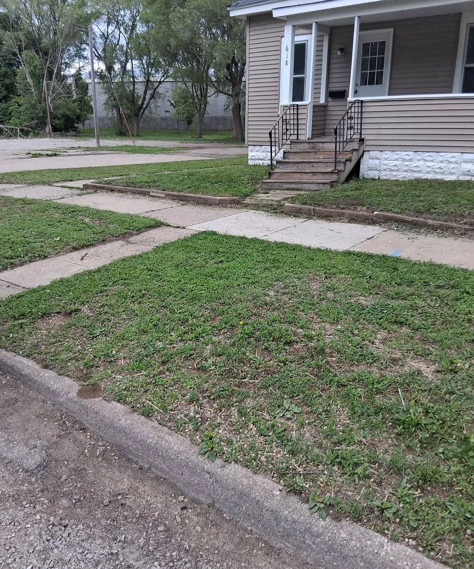 3 bed, 1052 sqft, $1,050 — Photo 2