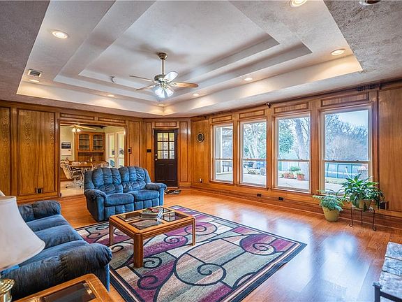 4th image of 397 Creekwood Dr