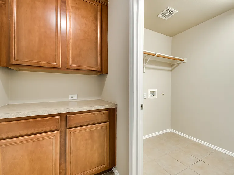 2116 Hartley Dr — Photo 15