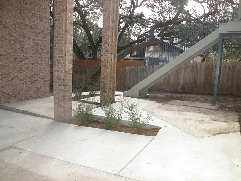 513 S Park Dr — Photo 4