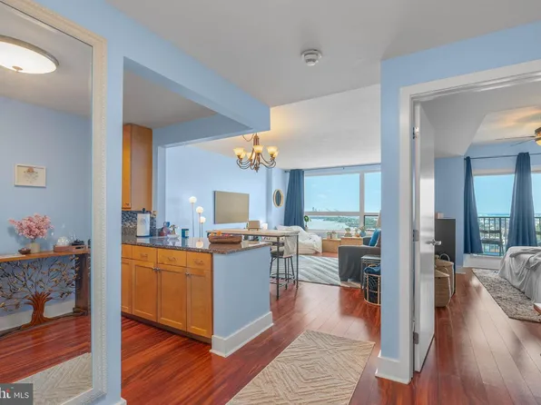 717 S Columbus Blvd Unit 1216, Philadelphia, PA 19147