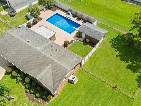 797 James St, Piedmont, AL 36272