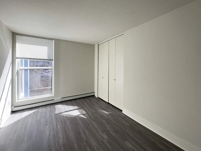 1 Bed / 1 Bath - Bedroom