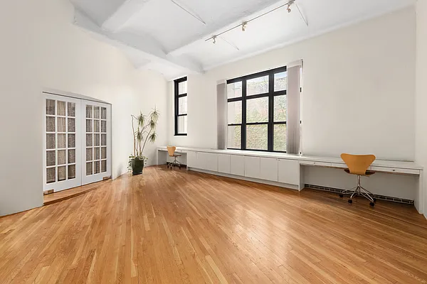 Sold by OFFICIAL | media 2