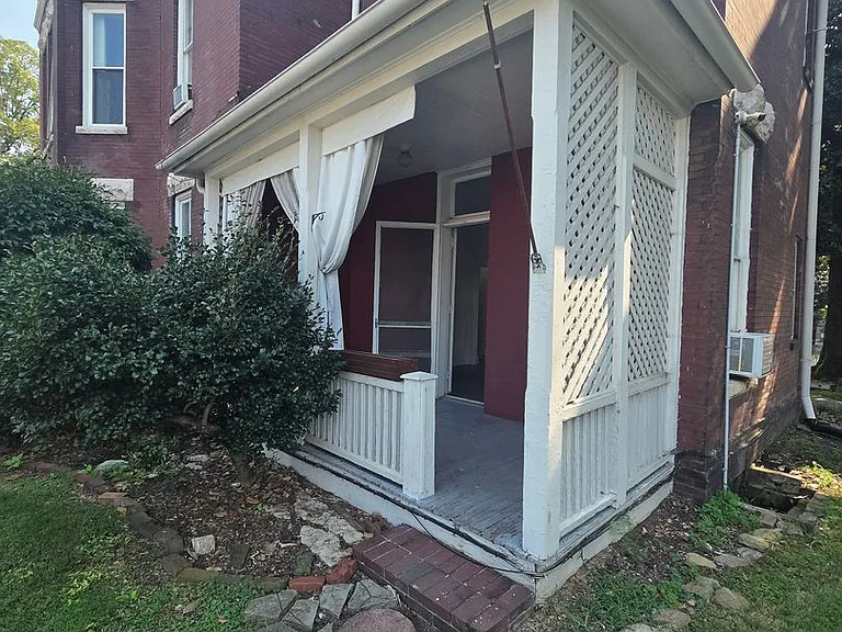 1415 Laurel Ave #18 — Photo 2