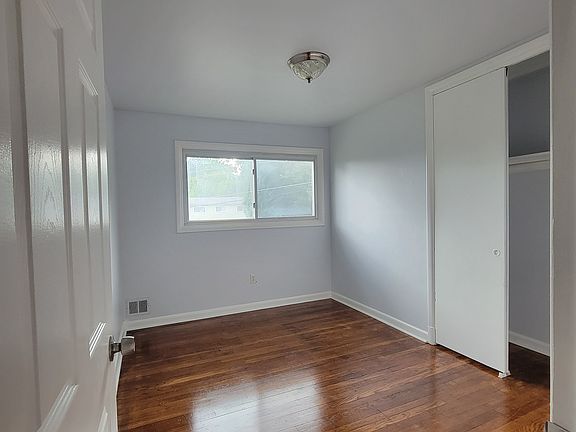 Fourth bedroom.