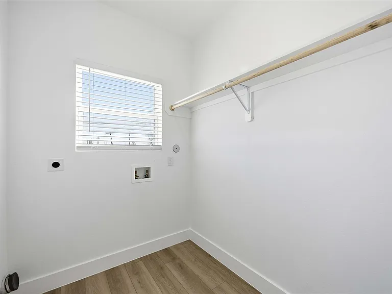 801 E 32nd 1/2 St #A — Photo 28