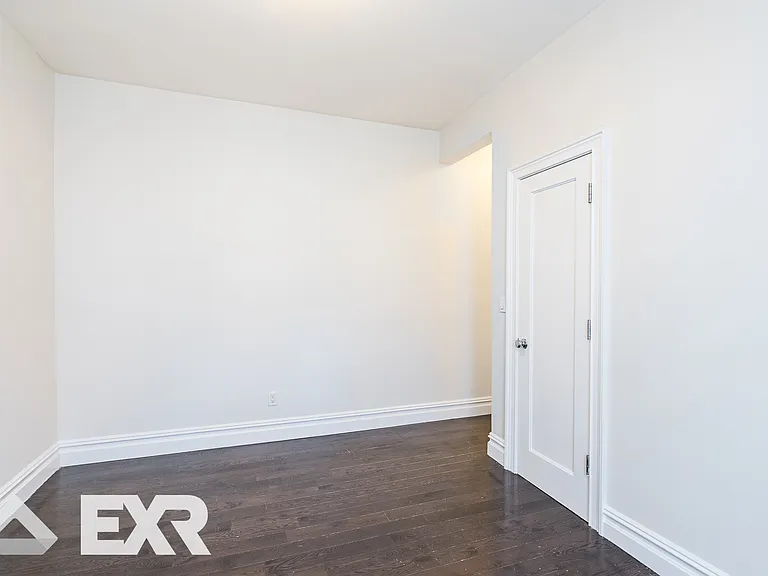 526 W 111th St #5E — Photo 10