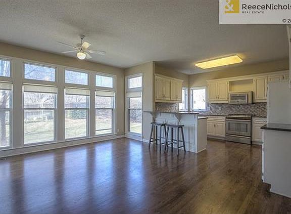 Bright and Cheery Kitchen with Hearth Room