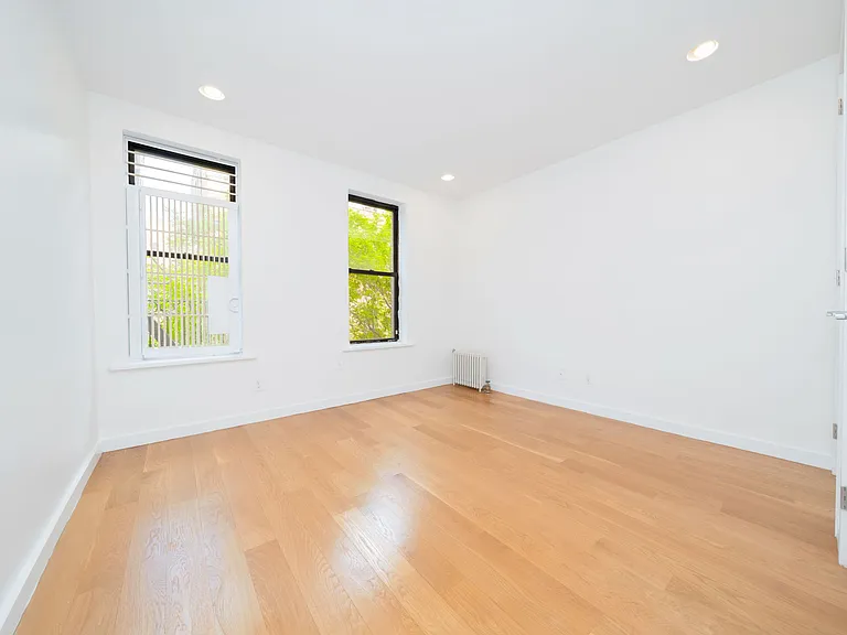 654 W 161st St #3H — Photo 6