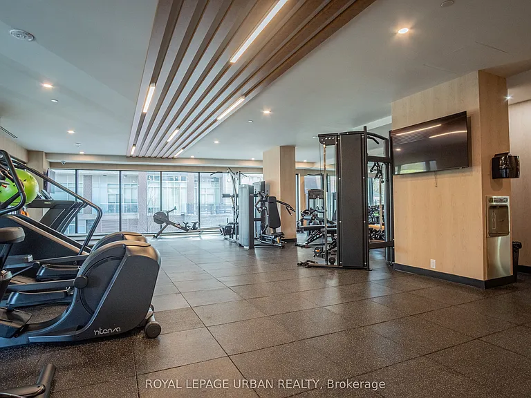 1660 Bloor St W #913 — Photo 23