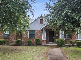 878 Wintergreen Rd, Lancaster, TX 75134