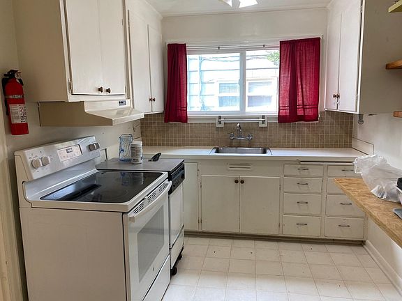 4th image of 3417 33rd Ave W APT C