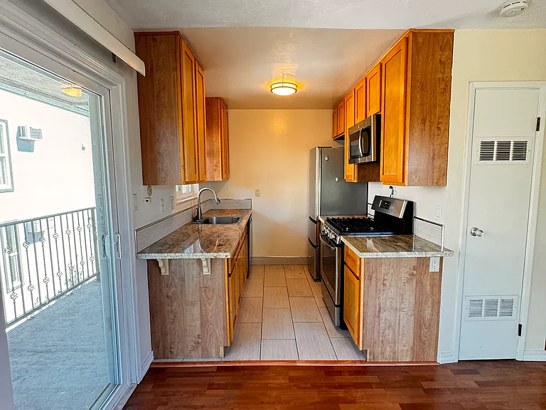 1855 Trinity Ave #13 — Photo 7