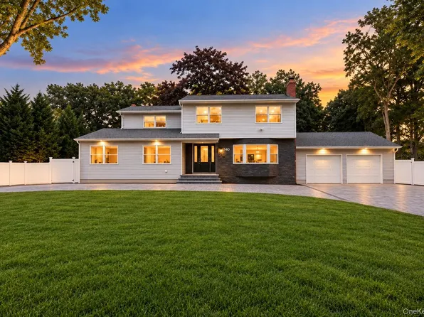 140 Seaman Neck Road, Dix Hills, NY 11746