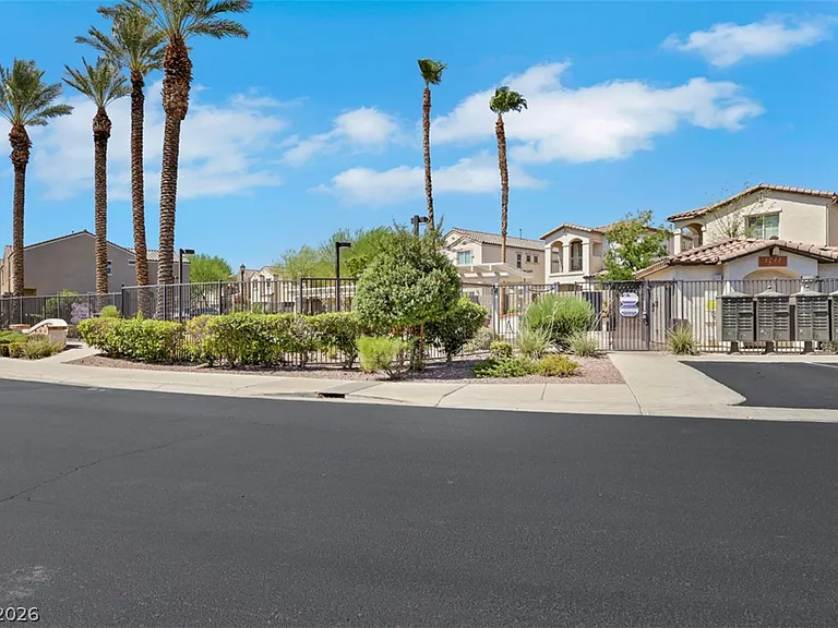 89 Sertata Ct — Photo 52