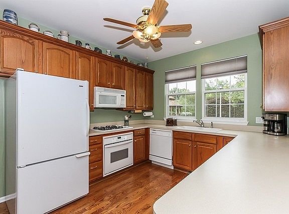 3rd image of 645 Belmont Ln