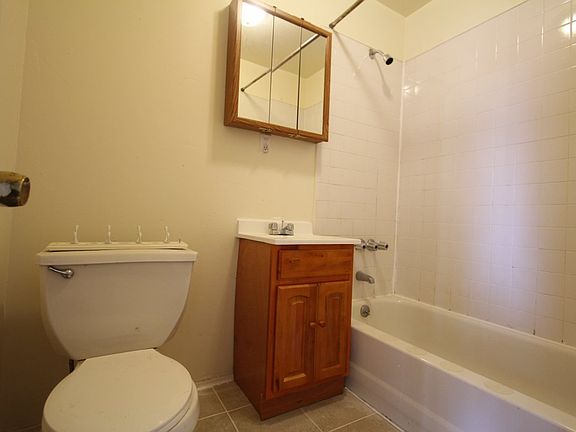3rd image of 312 E 106th St APT 4