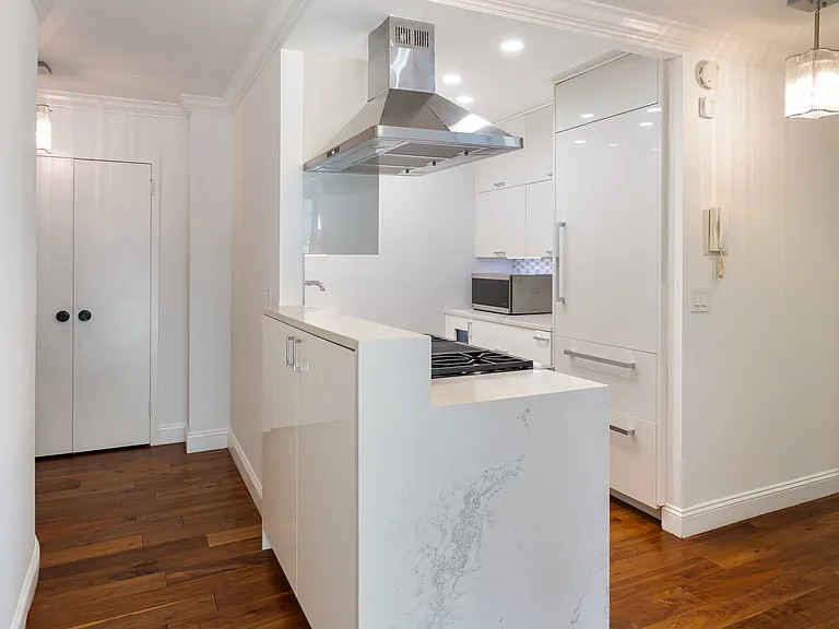 309 E 49th St #9E — Photo 9
