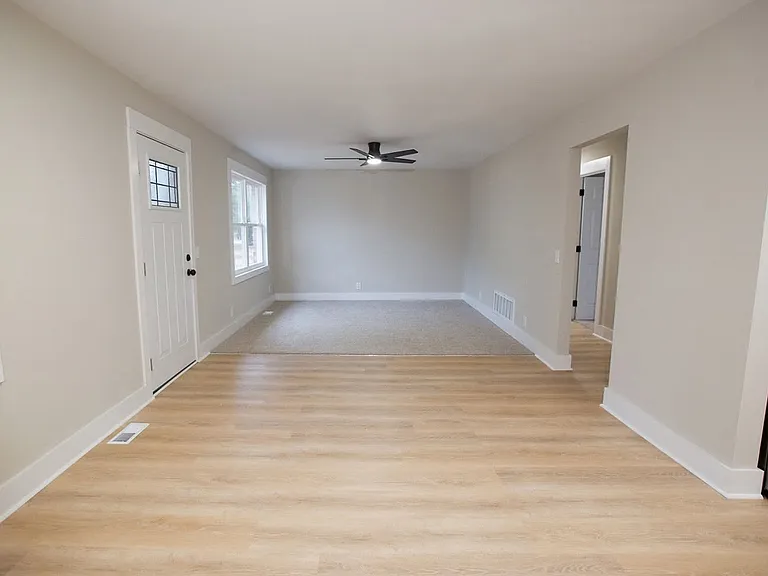 213 Pineview Dr — Photo 3