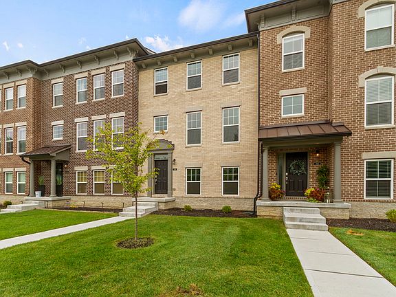 3rd image of 896 Yorkshire Cir
