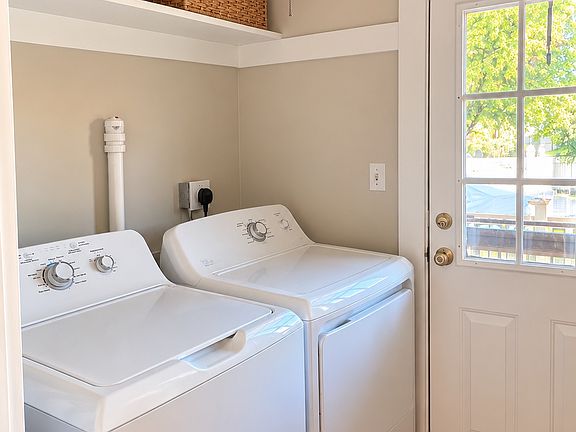 4th image of 17 Laurel Rd #1