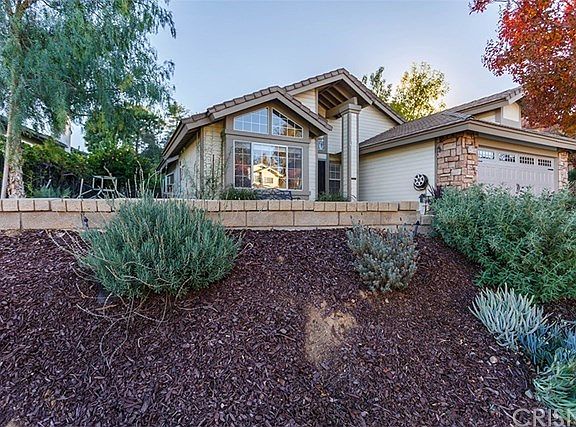 Large front window creates a light and bright Livi