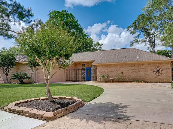 2nd image of 2306 Quail Valley East Dr