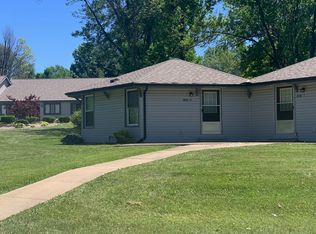800 Village Dr #2, Glen Carbon, IL 62034
