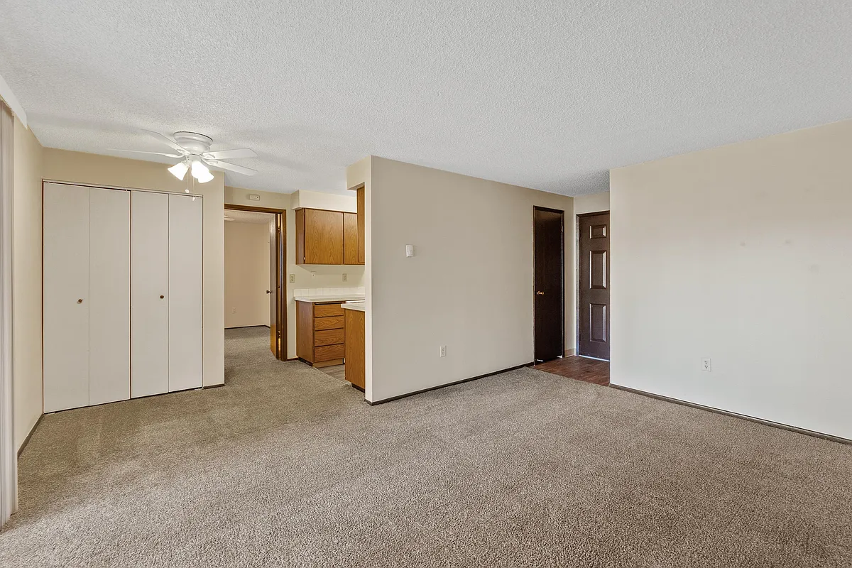 Photo 2 of 6 - 551 E Hawthorne Rd #52 - Spokane, WA Building Photo - 551 E Hawthorne Rd #52