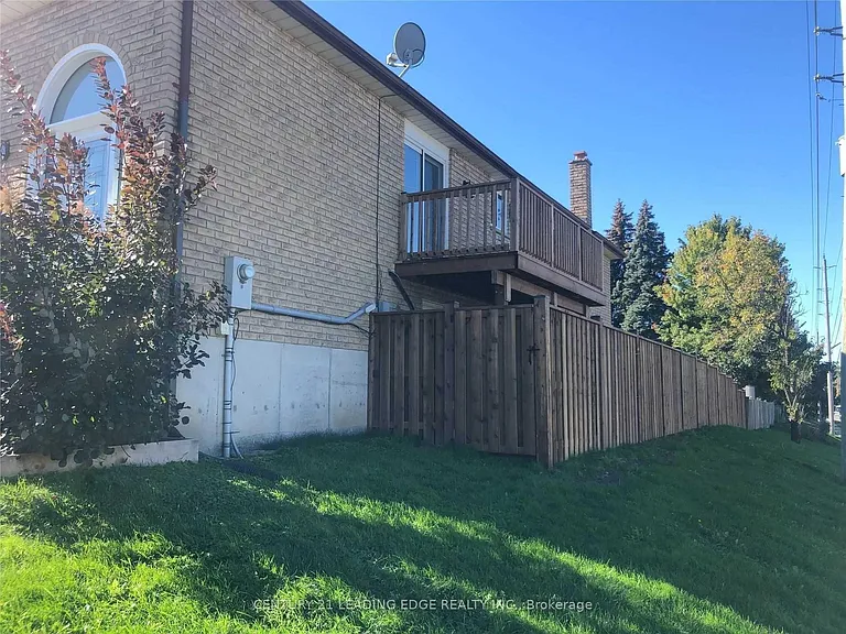 438 Colborne St — Photo 17